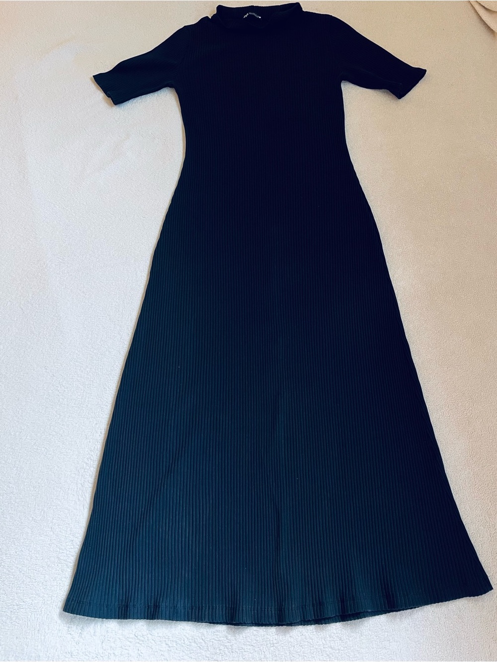 Zara Black Ribbed Midi
Dress with Short Sleeves, Women, Size Large.